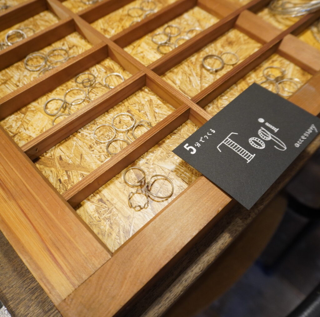 Togi のリング・バングル
デイリーユースにぴったたりなアクセサリー