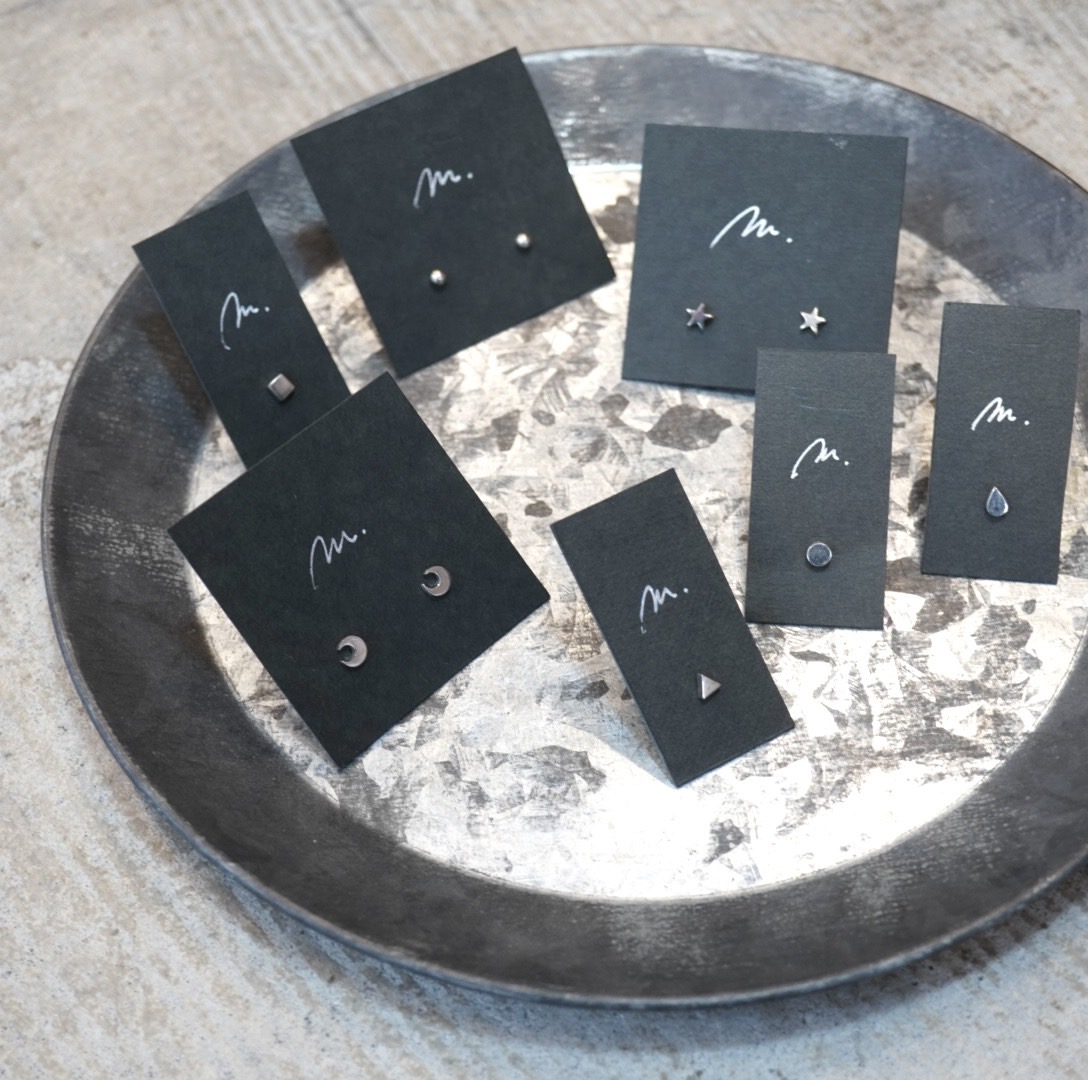 ワンポイントピアス：小ぶりでも印象が変わるアクセサリー