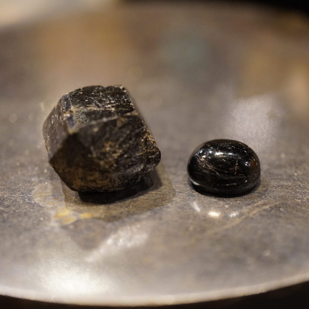 原石から宝石へ<ブラックトルマリン>